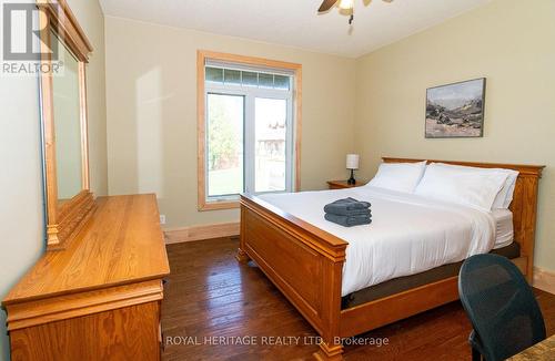 15 Lake Street, Kearney, ON - Indoor Photo Showing Bedroom