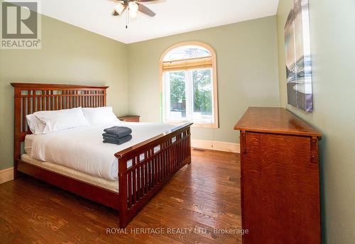 15 Lake Street, Kearney, ON - Indoor Photo Showing Bedroom