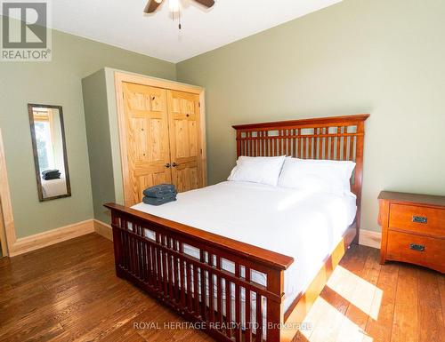 15 Lake Street, Kearney, ON - Indoor Photo Showing Bedroom