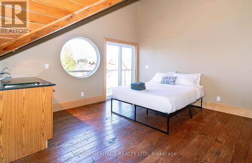 15 Lake Street, Kearney, ON - Indoor Photo Showing Bedroom