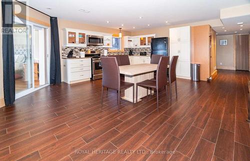 15 Lake Street, Kearney, ON - Indoor Photo Showing Dining Room