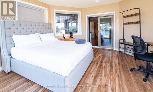 15 Lake Street, Kearney, ON - Indoor Photo Showing Bedroom