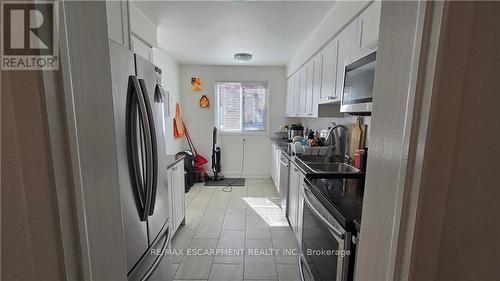 27 - 77 Linwell Road, St. Catharines, ON - Indoor Photo Showing Kitchen With Double Sink