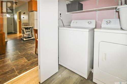312 3Rd Avenue Se, Swift Current, SK - Indoor Photo Showing Laundry Room