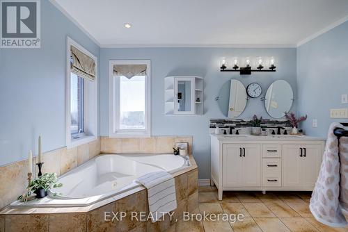 444 Oak Street, Newmarket, ON - Indoor Photo Showing Bathroom