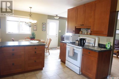 102 Wood Crescent, Assiniboia, SK - Indoor Photo Showing Kitchen