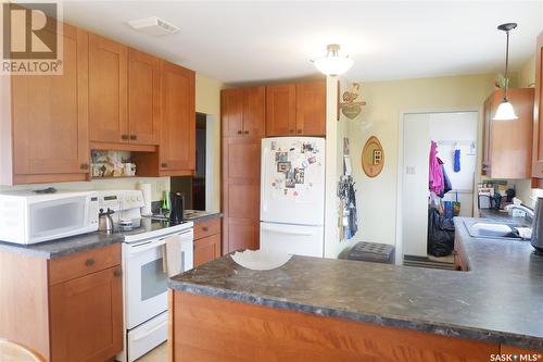102 Wood Crescent, Assiniboia, SK - Indoor Photo Showing Kitchen