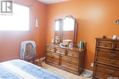 102 Wood Crescent, Assiniboia, SK - Indoor Photo Showing Bedroom