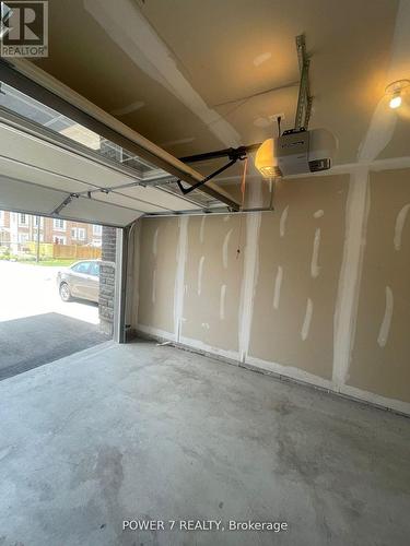 12 Christchurch Street, Richmond Hill, ON - Indoor Photo Showing Garage