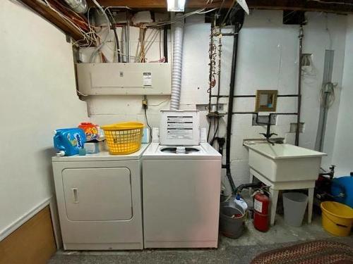 3522 Yellowhead Highway S, Barriere, BC - Indoor Photo Showing Laundry Room