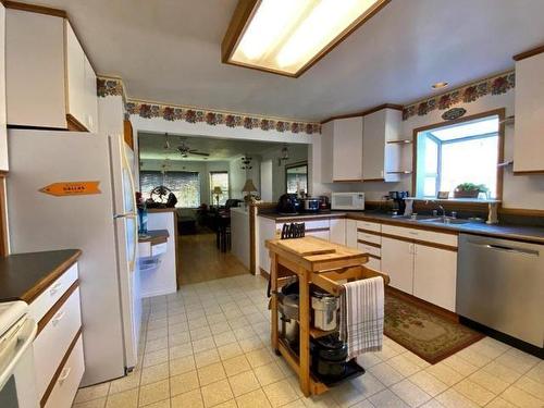 3522 Yellowhead Highway S, Barriere, BC - Indoor Photo Showing Kitchen With Double Sink