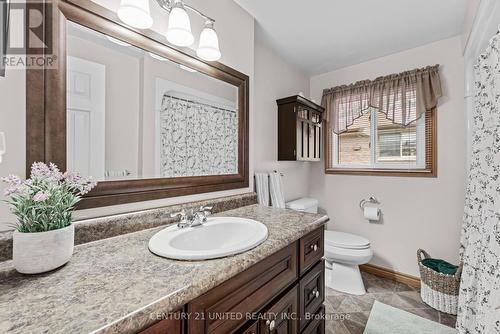 1386 Balsam Avenue, Peterborough, ON - Indoor Photo Showing Bathroom