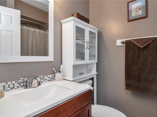 4199 Enquist Rd, Campbell River, BC - Indoor Photo Showing Bathroom