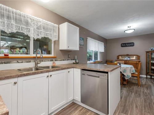 4199 Enquist Rd, Campbell River, BC - Indoor Photo Showing Kitchen With Double Sink