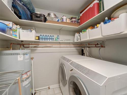 8-9901 Third St, Sidney, BC - Indoor Photo Showing Laundry Room