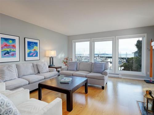 8-9901 Third St, Sidney, BC - Indoor Photo Showing Living Room