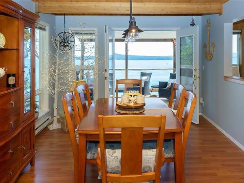 38227 Schooner Way, Pender Island, BC - Indoor Photo Showing Dining Room