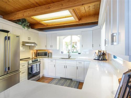 38227 Schooner Way, Pender Island, BC - Indoor Photo Showing Kitchen