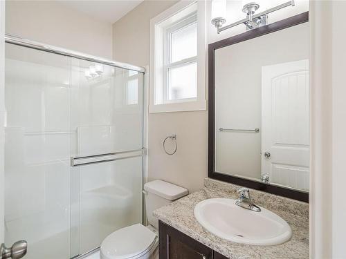 352 Ninth St, Nanaimo, BC - Indoor Photo Showing Bathroom