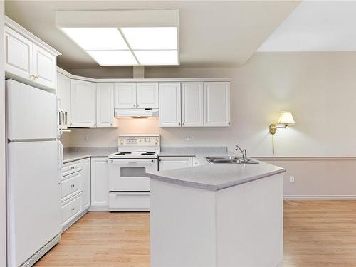 167 Ocean Walk Dr, Nanaimo, BC - Indoor Photo Showing Kitchen With Double Sink