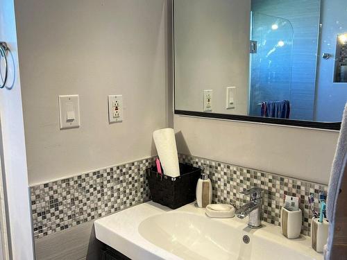 Bathroom - 3548 Rue Isabelle, Laval (Fabreville), QC - Indoor Photo Showing Bathroom