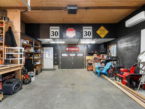 Garage - 190 Rue Bellemare, Saint-Étienne-Des-Grès, QC - Indoor Photo Showing Garage