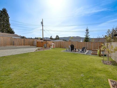2490 10Th Ave, Port Alberni, BC - Outdoor With Backyard
