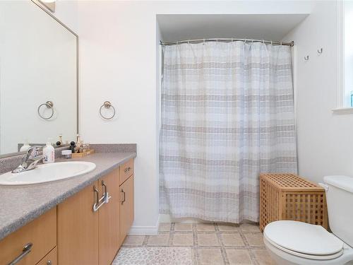 836 Gannet Crt, Langford, BC - Indoor Photo Showing Bathroom