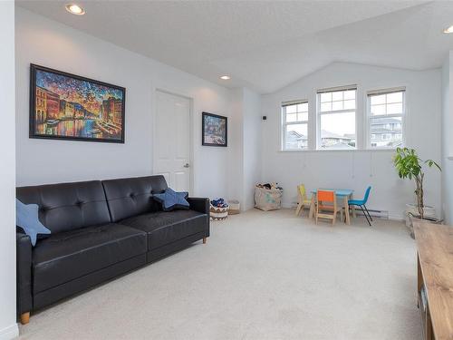 836 Gannet Crt, Langford, BC - Indoor Photo Showing Living Room
