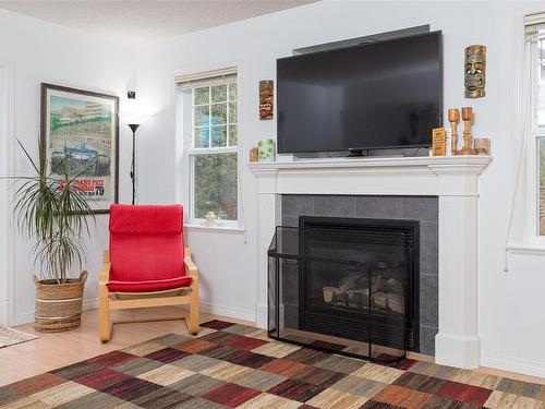 836 Gannet Crt, Langford, BC - Indoor Photo Showing Living Room With Fireplace