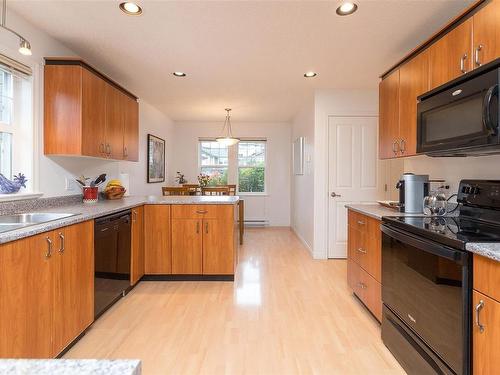 836 Gannet Crt, Langford, BC - Indoor Photo Showing Kitchen