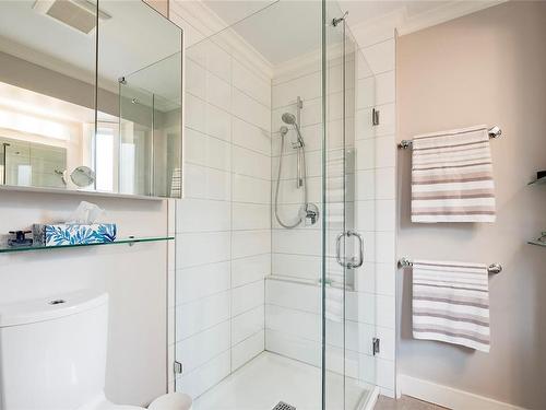 480 Chester Rd, Qualicum Beach, BC - Indoor Photo Showing Bathroom