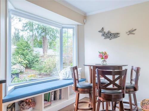 480 Chester Rd, Qualicum Beach, BC - Indoor Photo Showing Dining Room