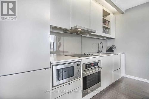 3608 - 101 Peter Street S, Toronto (Waterfront Communities), ON - Indoor Photo Showing Kitchen