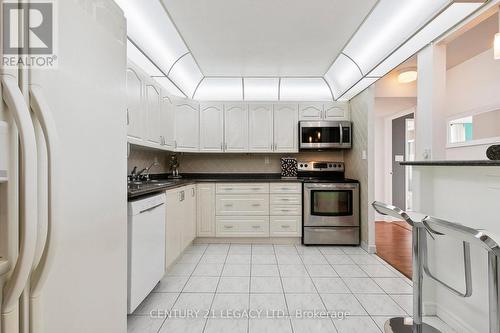439 - 25 Bamburgh Circle, Toronto, ON - Indoor Photo Showing Kitchen