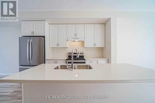5 Aberfoyle Street, Vaughan, ON - Indoor Photo Showing Kitchen With Double Sink With Upgraded Kitchen