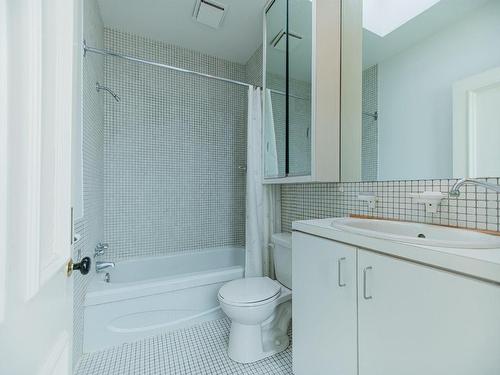 Bathroom - 260  - 260A Rue Du Square-St-Louis, Montréal (Le Plateau-Mont-Royal), QC - Indoor Photo Showing Bathroom