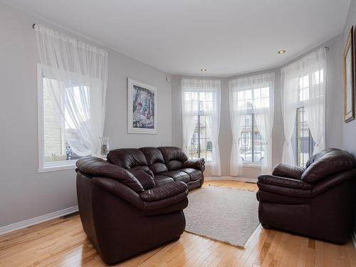 Living room - 4955 Rue Cherrier, Laval (Chomedey), QC - Indoor Photo Showing Living Room