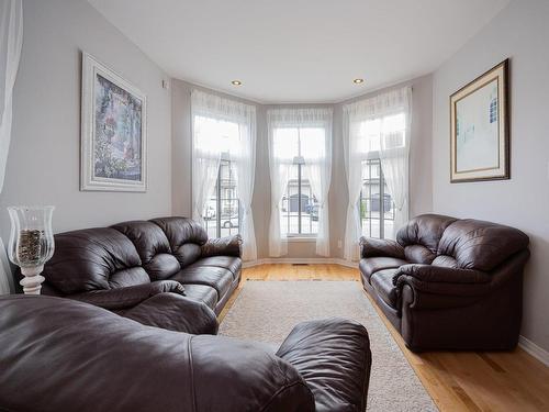 Living room - 4955 Rue Cherrier, Laval (Chomedey), QC - Indoor Photo Showing Living Room