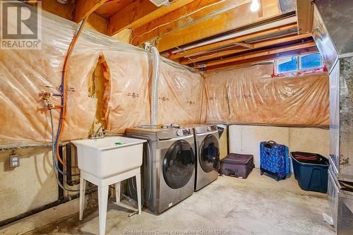 1258 Lakeview, Windsor, ON - Indoor Photo Showing Laundry Room