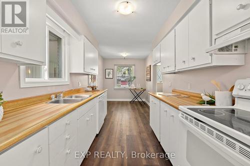 27 South River Road, Georgina, ON - Indoor Photo Showing Kitchen With Double Sink