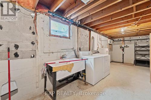 27 South River Road, Georgina, ON - Indoor Photo Showing Laundry Room