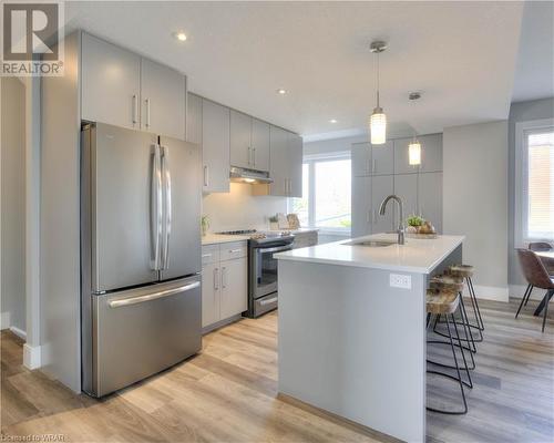 54 Bridge Street W Unit# 27, Kitchener, ON - Indoor Photo Showing Kitchen With Upgraded Kitchen