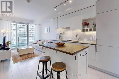 #3001 - 5 Buttermill Avenue, Vaughan, ON - Indoor Photo Showing Kitchen