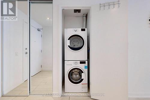 3001 - 5 Buttermill Avenue, Vaughan, ON - Indoor Photo Showing Laundry Room