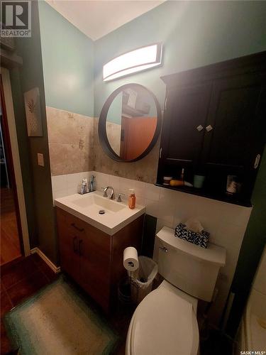 709 4Th Avenue, Raymore, SK - Indoor Photo Showing Bathroom