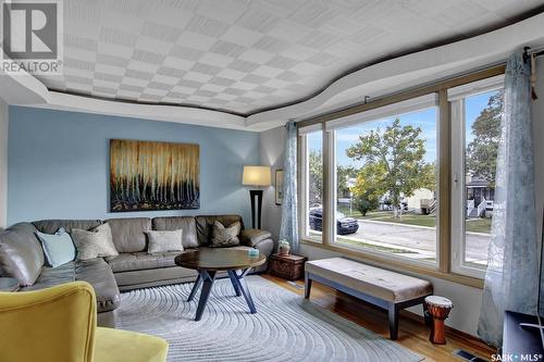 2474 Elliott Street, Regina, SK - Indoor Photo Showing Living Room