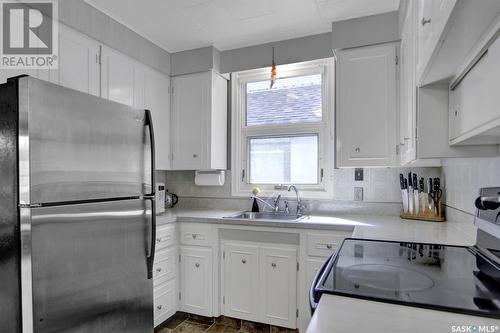 2474 Elliott Street, Regina, SK - Indoor Photo Showing Kitchen