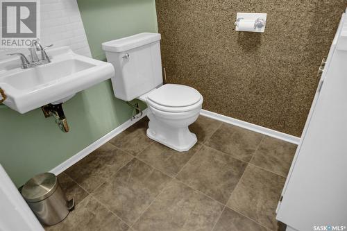2474 Elliott Street, Regina, SK - Indoor Photo Showing Bathroom