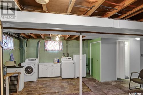 2474 Elliott Street, Regina, SK - Indoor Photo Showing Laundry Room